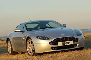Images Dated 18th July 2006: Aston Martin V8 Vantage