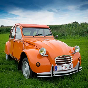 CITOROEN　２CV　1971（ベージュ、オレンジ） 1974 Citroen 2CV in Vibrant Orange Colour. Art Prints