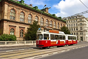 Cable car moving down the Ringstrasse of Vienna, Austria Cable car moving down the Ringstrasse of Vienna, Austria