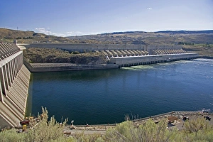 Chief Joseph Dam is a hydroelectric dam spanning the Columbia River in Washington Chief Joseph Dam is a hydroelectric dam spanning the Columbia River in Washington