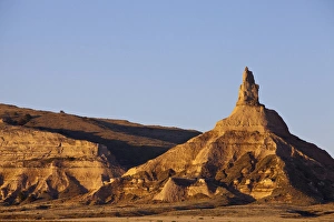 Chimney Rock recieves morning sunlight near Scottsbluff, Nebraska, USA Chimney Rock recieves morning sunlight near Scottsbluff, Nebraska, USA
