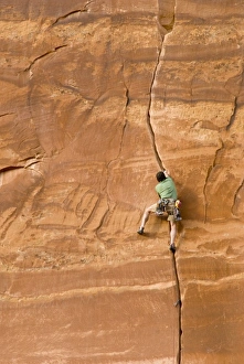Climbing guide, Moab Desert Adventures in the crux of Miss Kitty likes it that way Climbing guide, Moab Desert Adventures in the crux of Miss Kitty likes it that way
