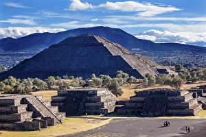 Climbing Temple of Sun Pyramid Avenue of Dead Teotihuacan Mexico City Mexico Climbing Temple of Sun Pyramid Avenue of Dead Teotihuacan Mexico City Mexico