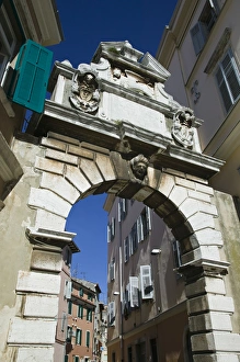 CROATIA, Istria, ROVINJ. ROVINJ old town, Balbi Arch (b.1679 at the site of the old CROATIA, Istria, ROVINJ. ROVINJ old town, Balbi Arch (b.1679 at the site of the old