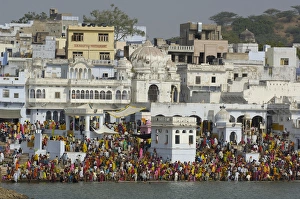 The devout who have come to the Sarovar or Pushkar Lake with its 52 Ghats to bath The devout who have come to the Sarovar or Pushkar Lake with its 52 Ghats to bath