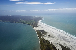 Farewell Spit and Golden Bay (left), Tasman Sea (right), Nelson Region, South Island Farewell Spit and Golden Bay (left), Tasman Sea (right), Nelson Region, South Island
