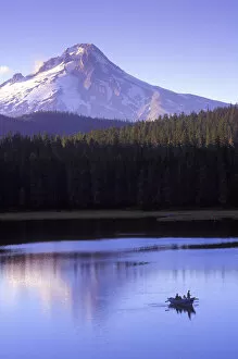 Images Dated 3rd November 2004: Fishermen in drift boat on Frog Lake sunset with Mt. Hood towering in the background