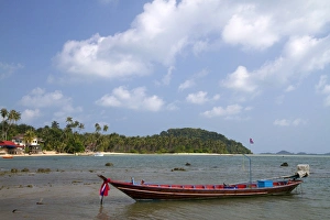 Fishing boat in the Gulf of Thailand on the island of Ko Samui, Thailand Fishing boat in the Gulf of Thailand on the island of Ko Samui, Thailand
