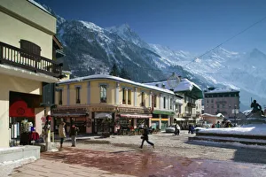 FRANCE-French Alps (Haute-Savoie)-CHAMONIX-MONT-BLANC:Along Quai d'Arve / Winter FRANCE-French Alps (Haute-Savoie)-CHAMONIX-MONT-BLANC:Along Quai d'Arve / Winter