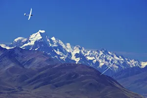 Gliders and Aoraki / Mt Cook, Mackenzie Country, South Island, New Zealand Gliders and Aoraki / Mt Cook, Mackenzie Country, South Island, New Zealand