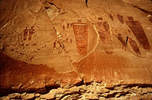 Great Gallery Close-up of large figure pictographs, Horseshoe Canyon, Canyonlands Great Gallery Close-up of large figure pictographs, Horseshoe Canyon, Canyonlands