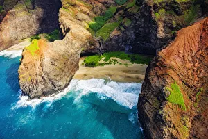 Honopu Arch and Honopu Beach on the Na Pali Coast, Coast Wilderness State Park, Kauai, Hawaii, USA Honopu Arch and Honopu Beach on the Na Pali Coast, Coast Wilderness State Park, Kauai, Hawaii, USA