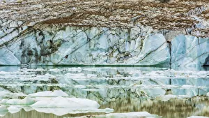 Icebergs on glacial meltwater under Mount Edith Cavell, Jasper National Park, Alberta Icebergs on glacial meltwater under Mount Edith Cavell, Jasper National Park, Alberta