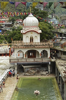 India, Himachal Pradesh, Manikaran, Sri Guru Nanak Ji Gurdwara shrine along the Parvati river India, Himachal Pradesh, Manikaran, Sri Guru Nanak Ji Gurdwara shrine along the Parvati river