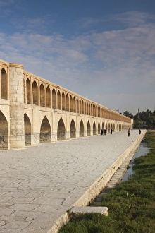 Iran, Central Iran, Esfahan, Si-o-Seh Bridge, dawn Iran, Central Iran, Esfahan, Si-o-Seh Bridge, dawn