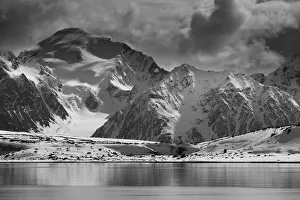 Lilliehookbreen Glacier, Spitsbergen, Svalbard Islands, Norway Lilliehookbreen Glacier, Spitsbergen, Svalbard Islands, Norway
