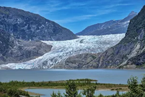 Mendenhall Glacier and lake, Juneau, Alaska, USA Mendenhall Glacier and lake, Juneau, Alaska, USA