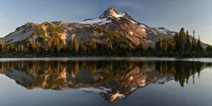 Mt. Jefferson and Russell Lake in Alpenglow, Mt. Jefferson Wilderness, Oregon Mt. Jefferson and Russell Lake in Alpenglow, Mt. Jefferson Wilderness, Oregon
