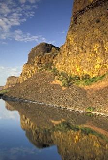NA, USA, Washington, Electric City. Upper Grand Coulee Basalt cliffs and Banks lake NA, USA, Washington, Electric City. Upper Grand Coulee Basalt cliffs and Banks lake