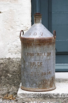 An old tin jar for transporting olive oil Crousnillon Huiles An old tin jar for transporting olive oil Crousnillon Huiles