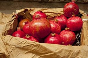 Pomegratates for sale, Old Delhi, Delhi, India Pomegratates for sale, Old Delhi, Delhi, India