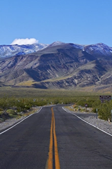 Road coming over Panamint Range into Death Valley, Death Valley National Park, Mojave Desert Road coming over Panamint Range into Death Valley, Death Valley National Park, Mojave Desert