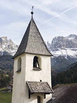 Sankt Zyprian (San Cipriano) near village Tiers, in the background Rosengarten Sankt Zyprian (San Cipriano) near village Tiers, in the background Rosengarten
