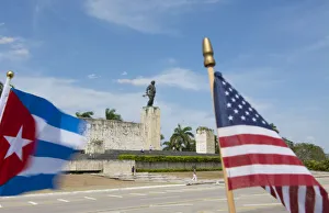 Santa Clara, Cuba memorial to Che Guevara hero of Revolution with USA and Cuba flags Santa Clara, Cuba memorial to Che Guevara hero of Revolution with USA and Cuba flags