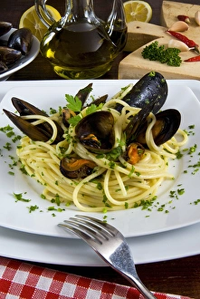 Spaghetti with mussels (Mytilus galloprovincialis) Spaghetti with mussels (Mytilus galloprovincialis)
