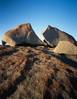 Split granite boulder at The Remarkable Rocks at Flinders Chase Nat' Split granite boulder at The Remarkable Rocks at Flinders Chase Nat'