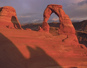 Sunset light on Delicate Arch wit the La Sal Mountains in the background Sunset light on Delicate Arch wit the La Sal Mountains in the background