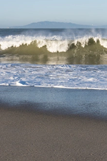 US, CA, Oxnard. Offshore wind blows spray back from waves. Channel Islands on horizon US, CA, Oxnard. Offshore wind blows spray back from waves. Channel Islands on horizon