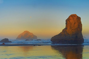 USA, Oregon, Bandon. Sunrise on beach. Credit as: Jay O'Brien / Jaynes Gallery / DanitaDelimont USA, Oregon, Bandon. Sunrise on beach. Credit as: Jay O'Brien / Jaynes Gallery / DanitaDelimont