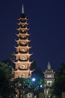 Vietnam, Hanoi, Tay Ho, West Lake, Tran Quoc Pagoda, dusk Vietnam, Hanoi, Tay Ho, West Lake, Tran Quoc Pagoda, dusk
