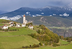 The village of Mittelberg (Monte di Mezzo) on Mt. Ritten (Renon) near Bozen (Bolzano) The village of Mittelberg (Monte di Mezzo) on Mt. Ritten (Renon) near Bozen (Bolzano)