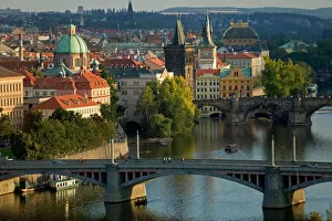 Images Dated 2nd September 2004: Vltava River flowing through Prague, Czech Republic