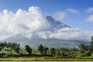 Volcano Mount Mayon, Legazpi, Southern Luzon, Philippines Volcano Mount Mayon, Legazpi, Southern Luzon, Philippines