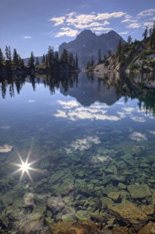 WA, Alpine Lakes Wilderness, Gem Lake and sunburst WA, Alpine Lakes Wilderness, Gem Lake and sunburst