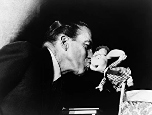 ED SULLIVAN (1902-1974). Edward Vincent Sullivan. American newspaper columnist and entertainer ED SULLIVAN (1902-1974). Edward Vincent Sullivan. American newspaper columnist and entertainer
