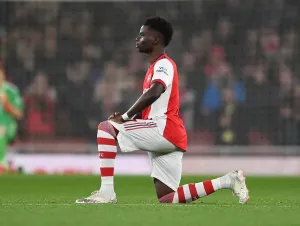 Arsenal Print: Bukayo Saka Takes a Knee