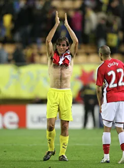 Previous season matches/matches 2008 09 villarreal v arsenal 2008 9/ex arsenal player robert pires waves fans match Previous season matches/matches 2008 09 villarreal v arsenal 2008 9/ex arsenal player robert pires waves fans match