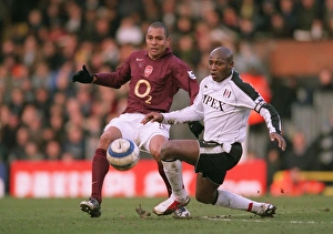 Gilberto (Arsenal) Luis Boa Morte (Fulham). Fulham 0:4 Arsenal. FA Premiership Gilberto (Arsenal) Luis Boa Morte (Fulham). Fulham 0:4 Arsenal. FA Premiership
