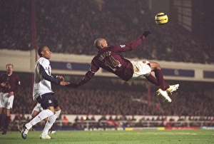 Thierry Henry (Arsenal) Danny Gabbidon (West Ham). Arsenal 2:3 West ham United Thierry Henry (Arsenal) Danny Gabbidon (West Ham). Arsenal 2:3 West ham United