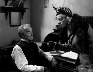 Prints of Prewitt (Harcourt Williams) listens to Ida Arnold (Hermione Baddeley) Brighton And Hove Prints: StudioCANAL Print of Brighton Rock (1947) featuring Harcourt Williams