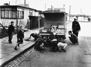 A milkman harassed by children in Battersea
