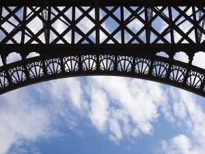 Eiffel Tower Print: Detailed Skyline