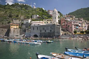 Italy, Liguria, Cinque Terre, Vernazza, view of harbour Italy, Liguria, Cinque Terre, Vernazza, view of harbour