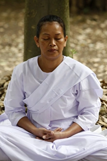 Meditation at Buddhapadipa temple Meditation at Buddhapadipa temple