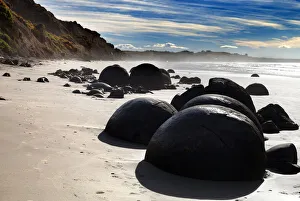 The Moeraki Boulders of New Zealand n16 The Moeraki Boulders of New Zealand n16