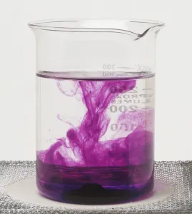 Glass beaker containing potassium manganate print